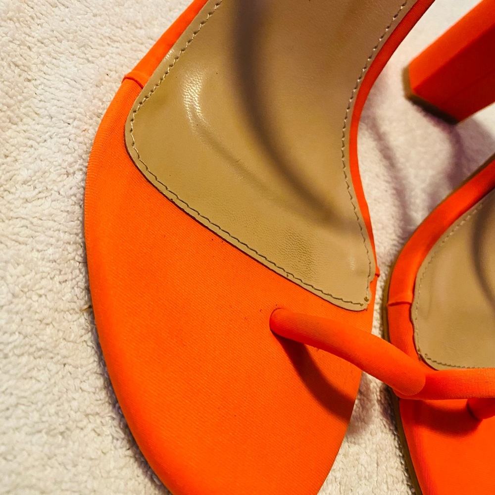 Almost Brand New - Super Gorgeous High Qualit  Heels By SIMMI / London - box 2 - Picture 3 of 9